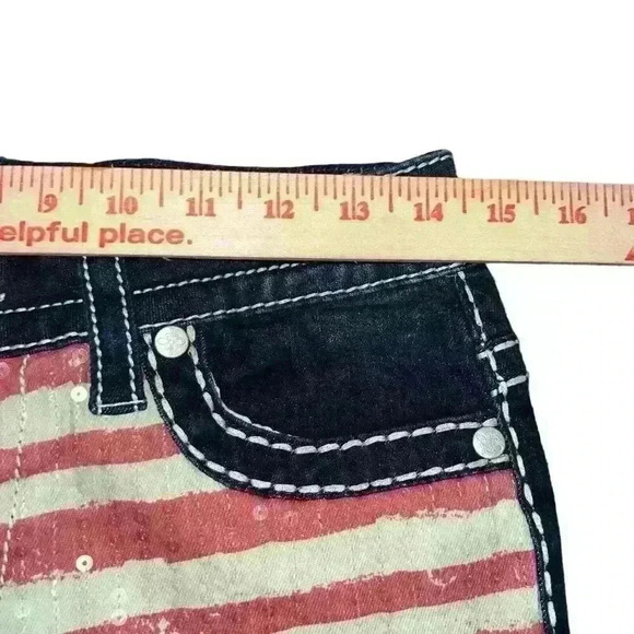 Love Fire Denim Size 6 Mid Rise Midi American Flag Shorts Patriotic Sequins - Picture 2 of 10